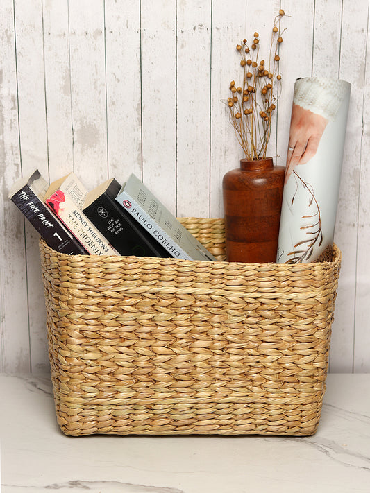 Organise your home with straw baskets