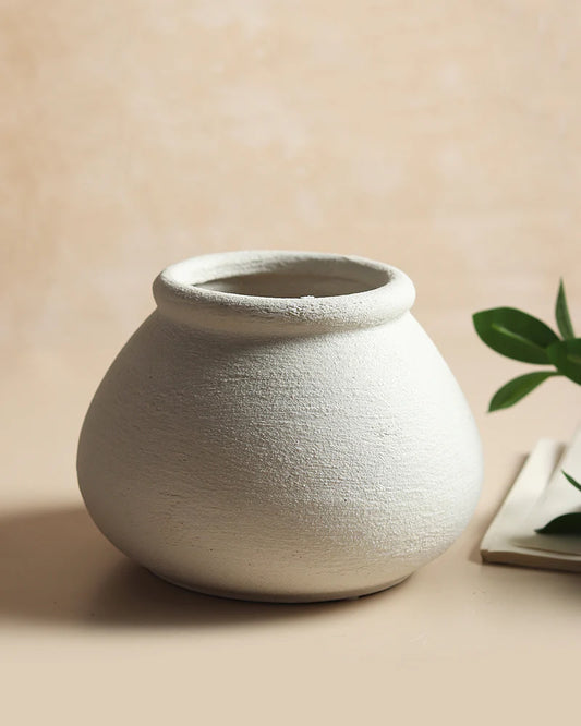 Smooth Finish Ceramic Vase for Clean Aesthetic Looks