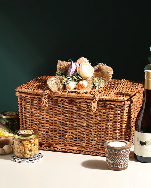 Natural Wicker Basket with Lid for Bedroom, Living Room, and Closet Storage