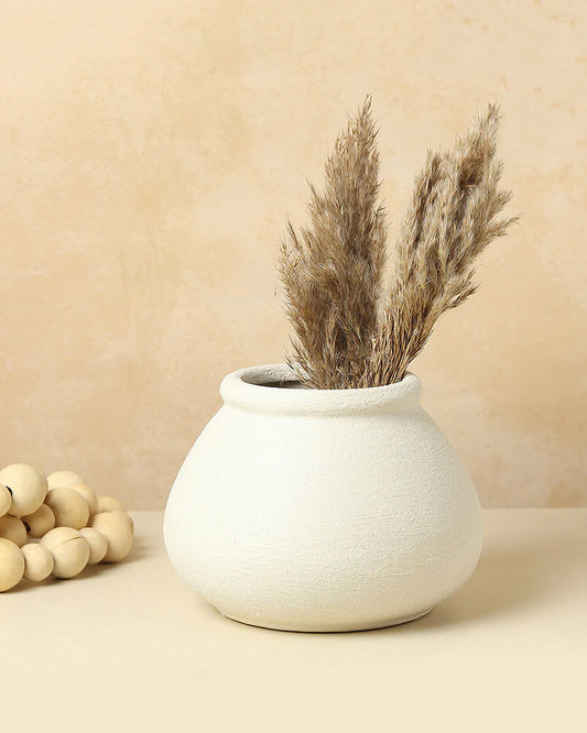 Smooth Finish Ceramic Vase for Clean Aesthetic Looks