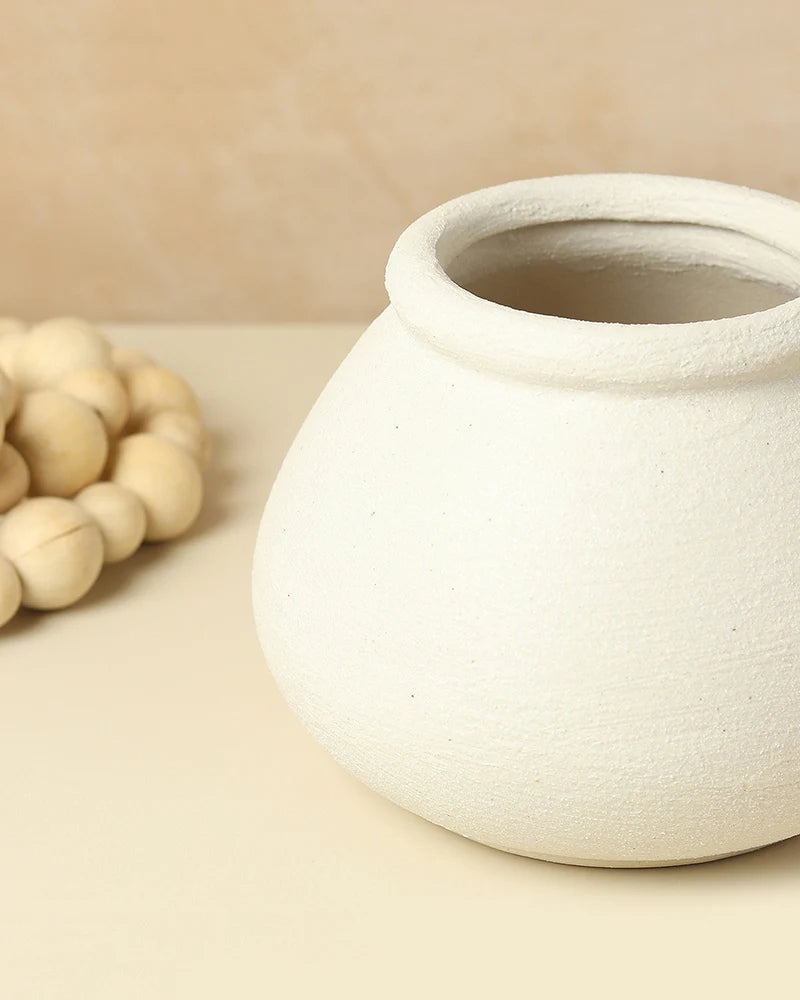 Smooth Finish Ceramic Vase for Clean Aesthetic Looks