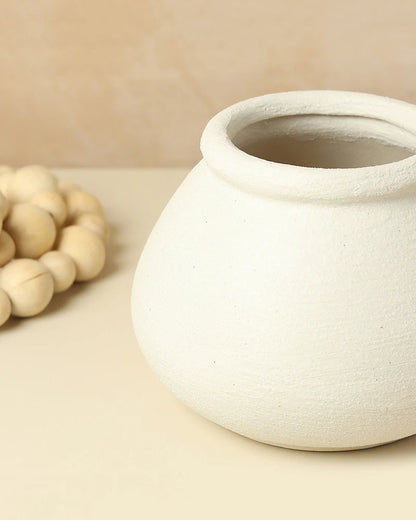 Smooth Finish Ceramic Vase for Clean Aesthetic Looks