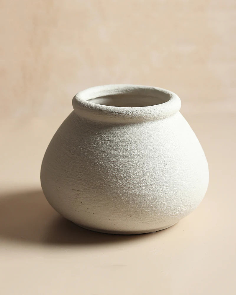 Smooth Finish Ceramic Vase for Clean Aesthetic Looks