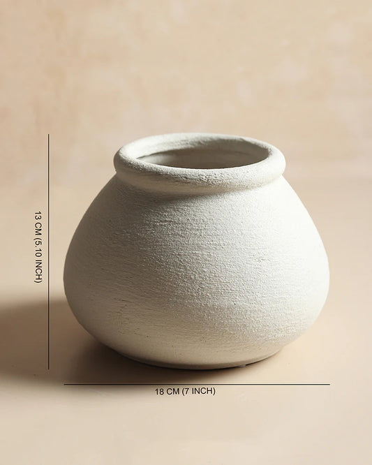 Smooth Finish Ceramic Vase for Clean Aesthetic Looks