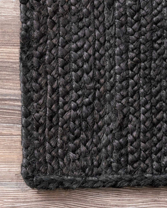 Schwarzer Teppich aus Jute