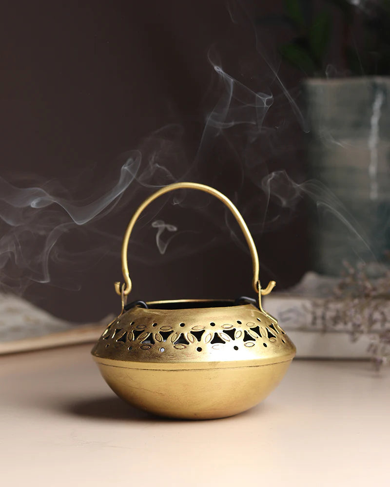 Metal Candle Holder and Tealight Stand for Home Decoration
