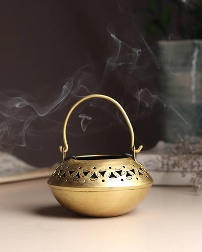 Metal Candle Holder and Tealight Stand for Home Decoration