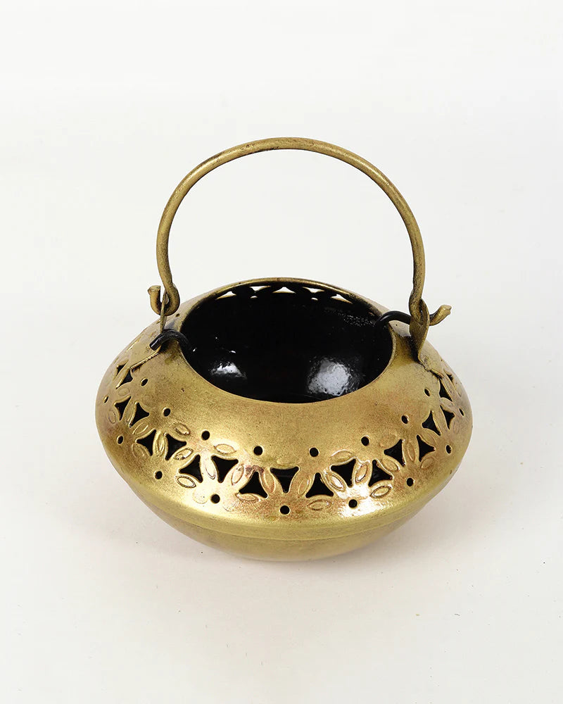 Metal Candle Holder and Tealight Stand for Home Decoration