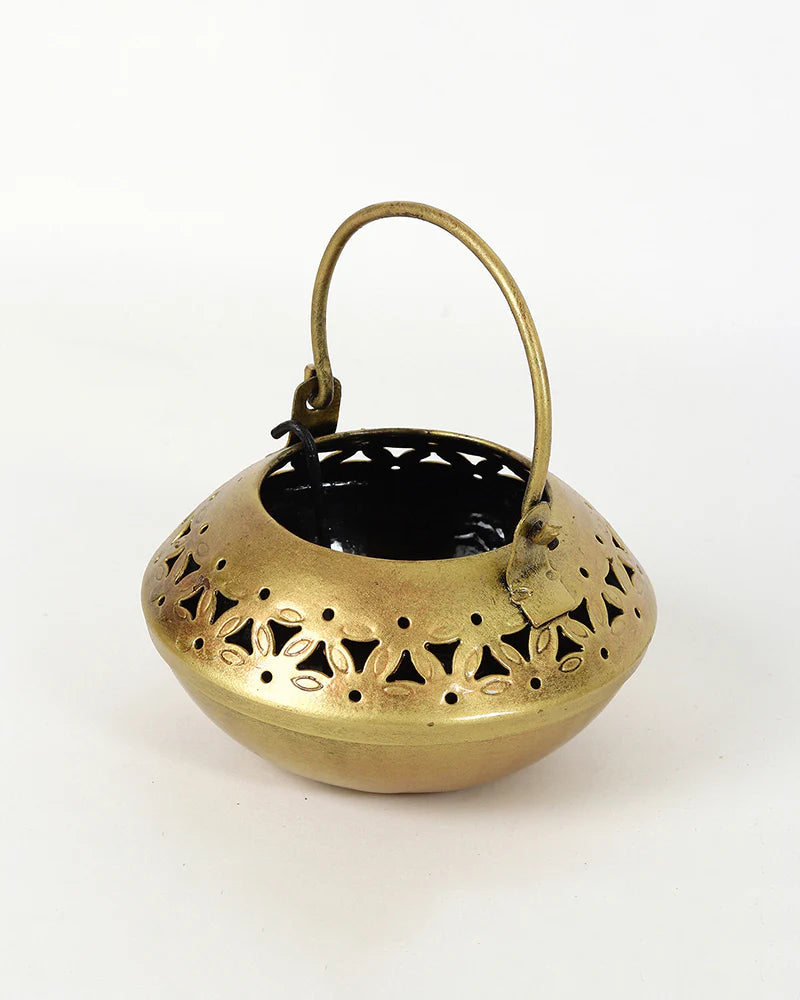 Metal Candle Holder and Tealight Stand for Home Decoration
