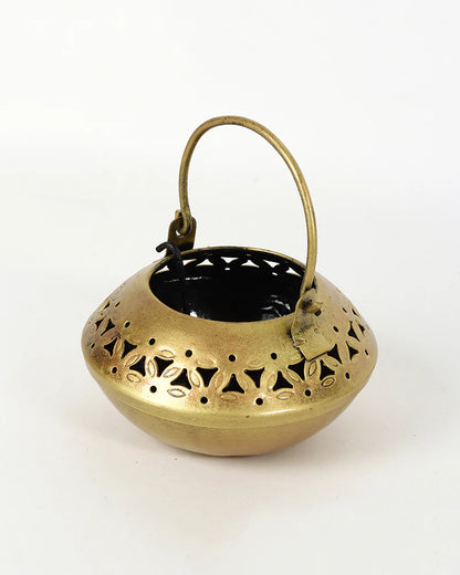 Metal Candle Holder and Tealight Stand for Home Decoration