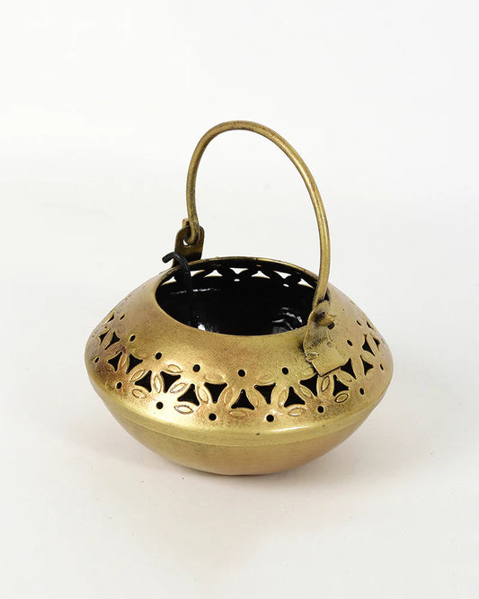 Metal Candle Holder and Tealight Stand for Home Decoration