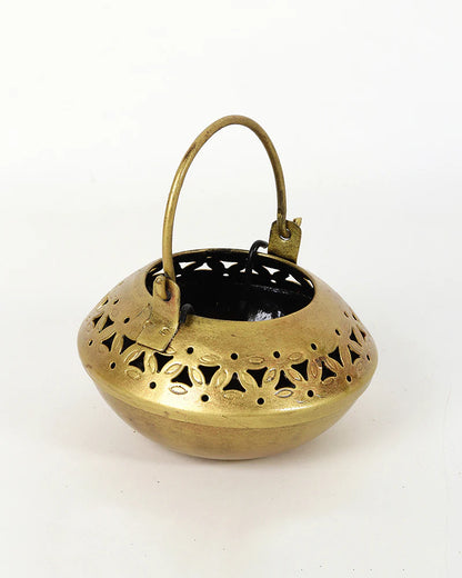 Metal Candle Holder and Tealight Stand for Home Decoration