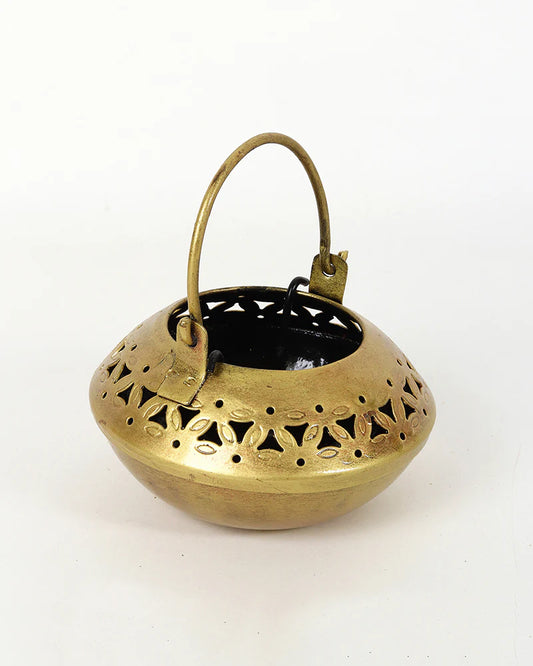 Metal Candle Holder and Tealight Stand for Home Decoration