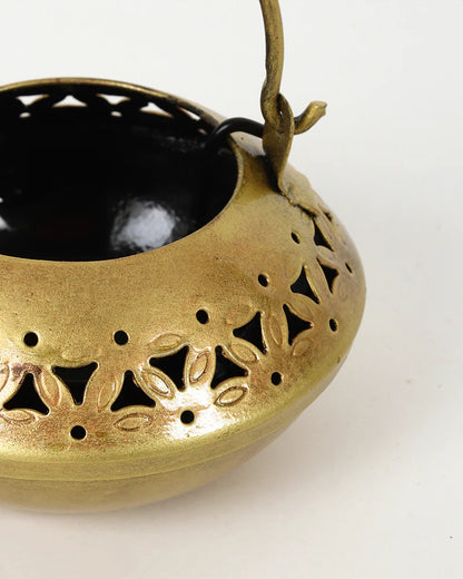Metal Candle Holder and Tealight Stand for Home Decoration