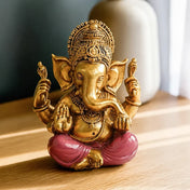Figurines & showpieces